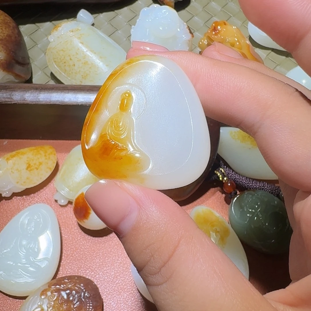 明***付颈饰未镶嵌和田玉
