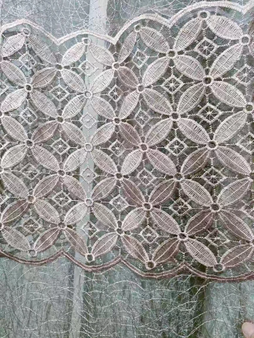 00346刺绣成品窗纱宽6米，高2.7米，对开挂钩款