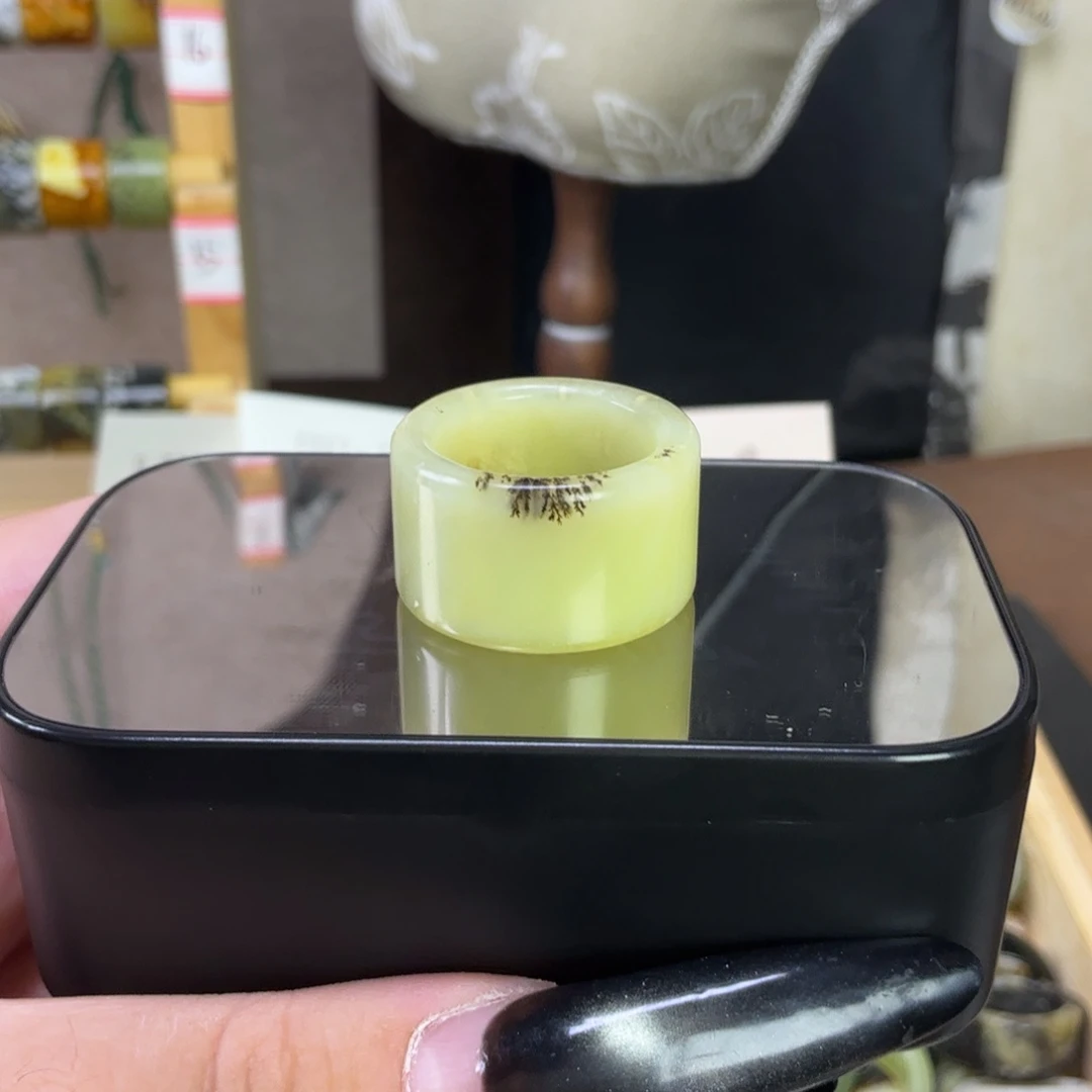 蛇纹石玉未镶嵌戒指18.42微瑕