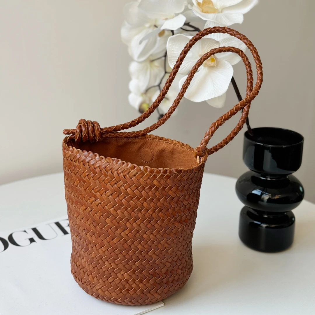 2025新款头层植鞣牛皮手工编织包单肩斜挎水桶包夏日通勤百搭软包