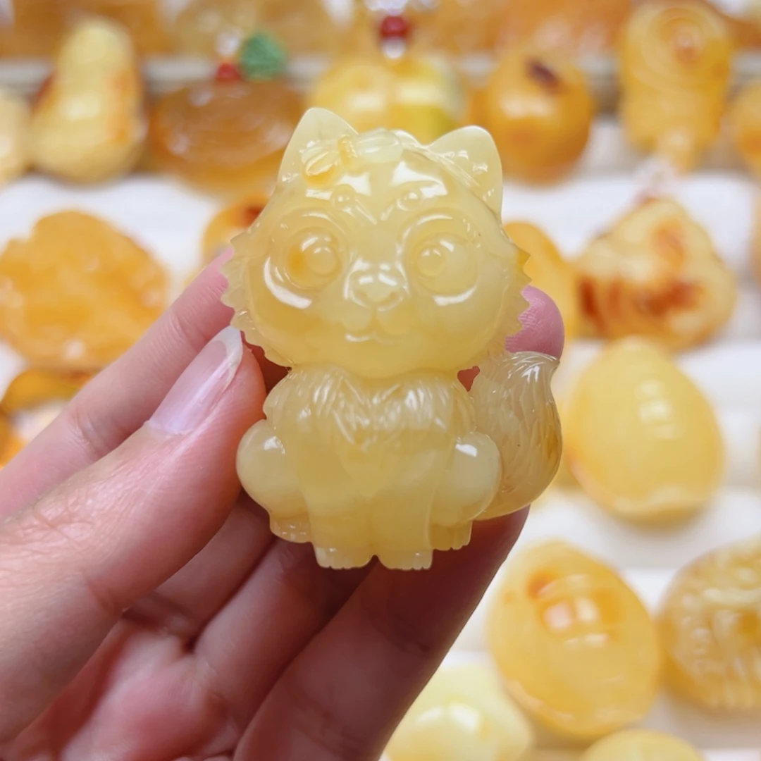 蜜蜡未镶嵌颈饰九尾狐