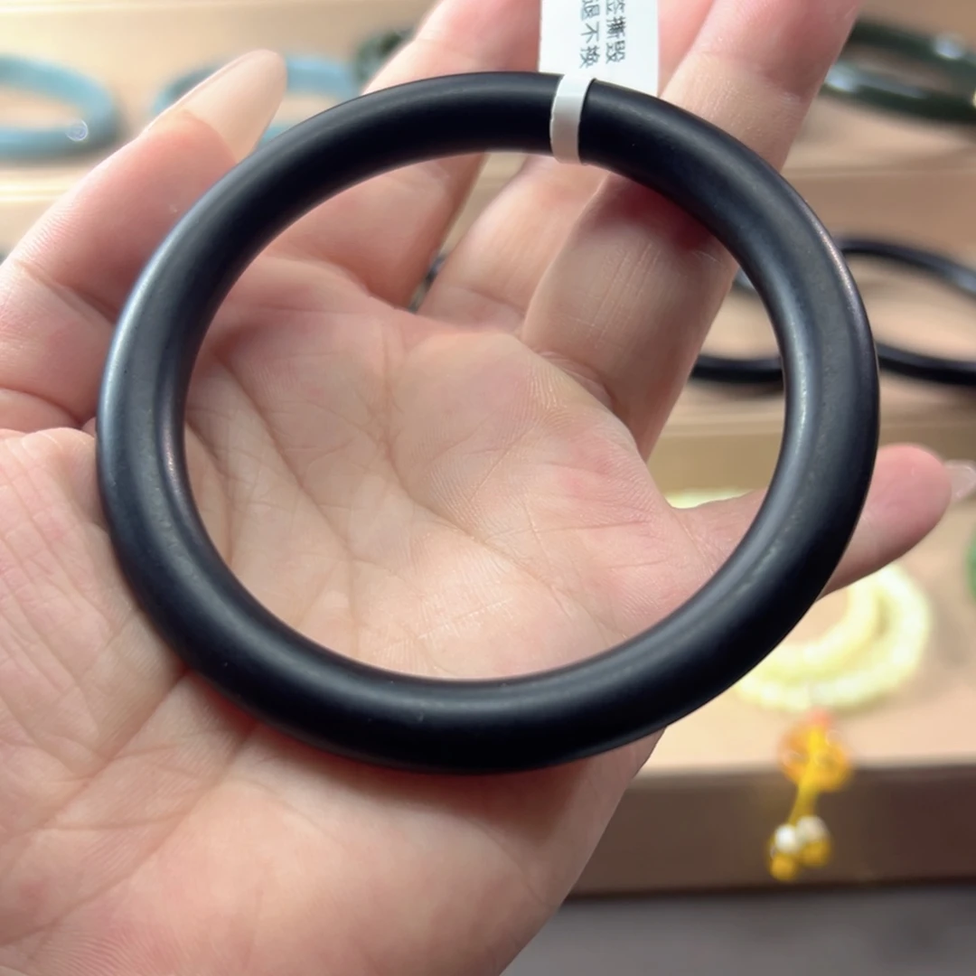 和田玉（墨玉）未镶嵌手镯