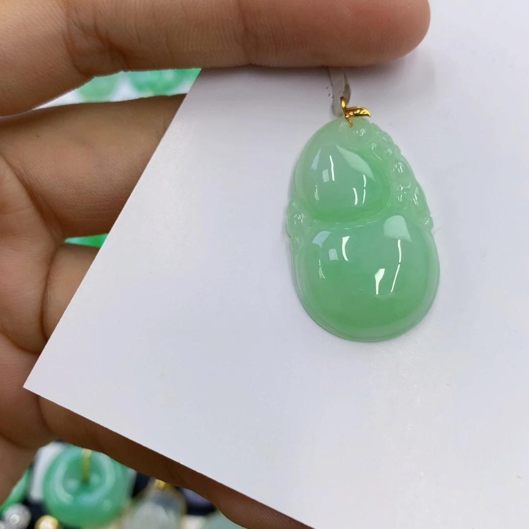 翡翠18K金镶嵌颈饰翡翠