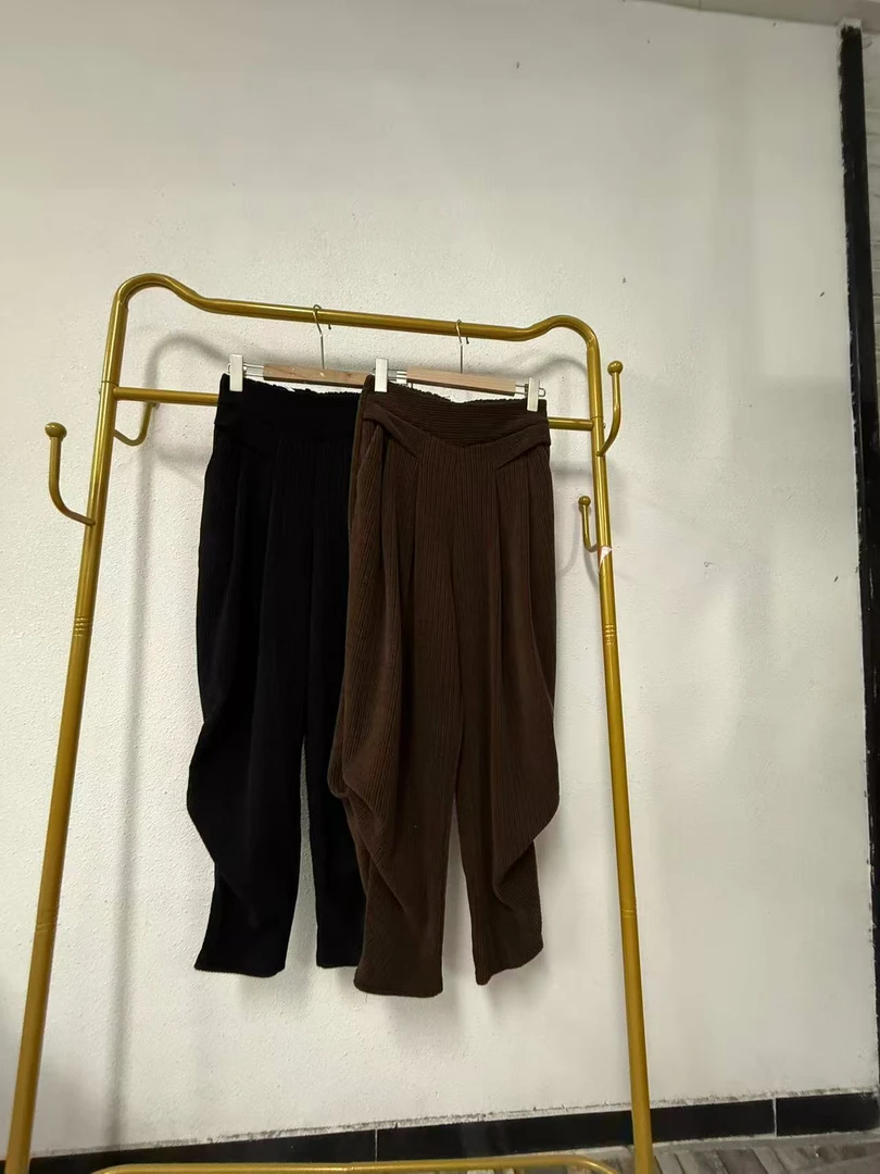 唯琳剪标  3仓P2-6-0232款  灯芯面料高腰休闲裤