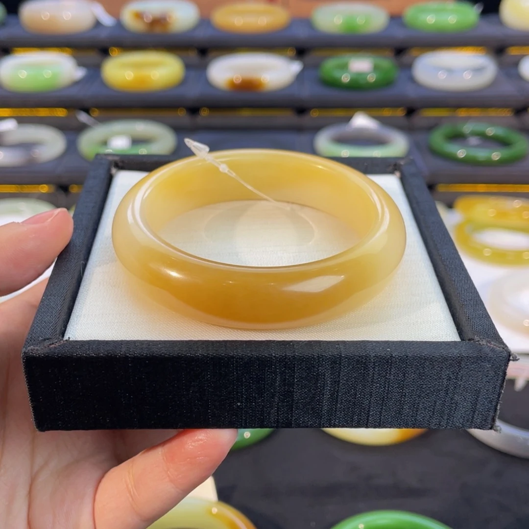 未镶嵌手镯和田玉-蜜薯糖色