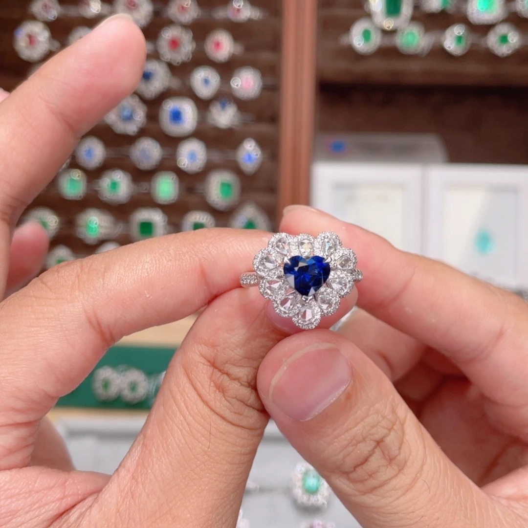 18K金镶嵌蓝宝石戒指1.57ct 皇家蓝
