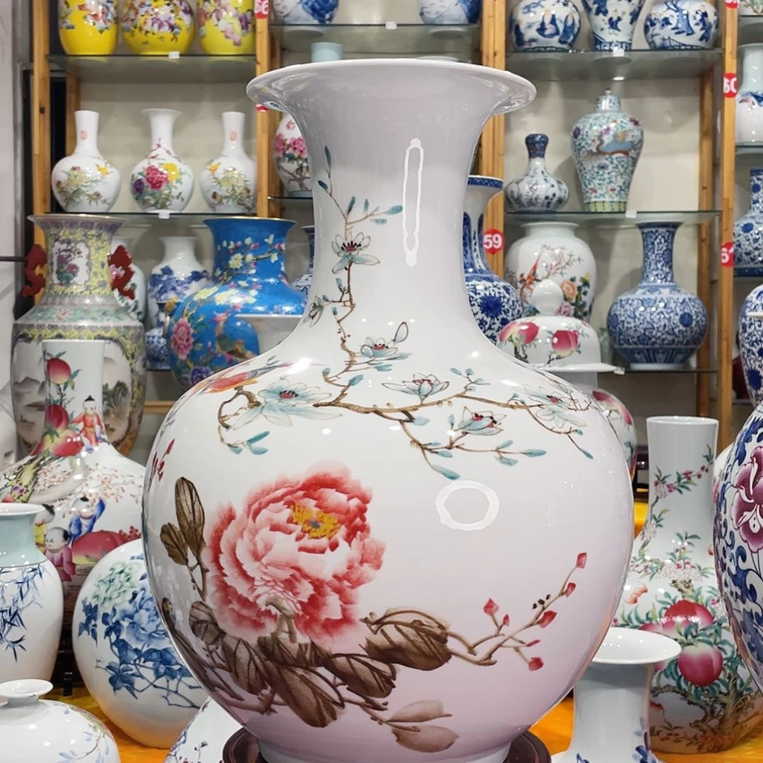 摆件小**?景德镇的陶瓷