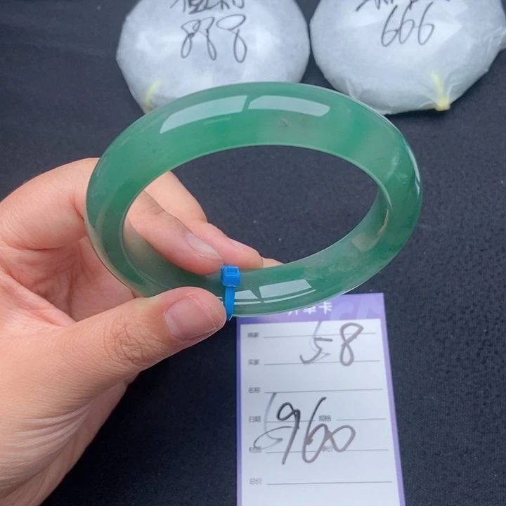 石英质玉（非洲翠）手镯未镶嵌58