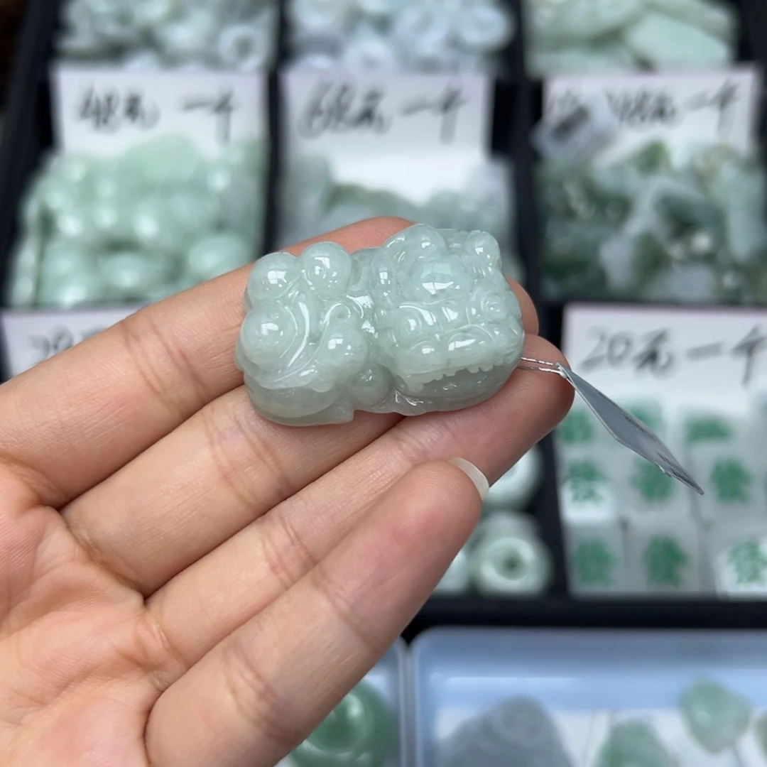 翡翠颈饰未镶嵌貔貅