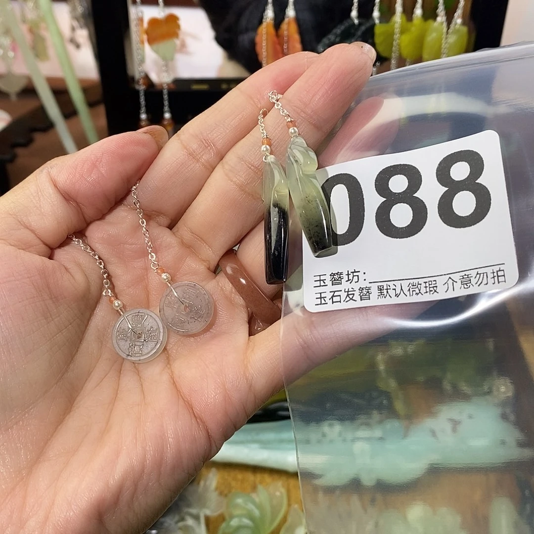 绾***绾未镶嵌蛇纹石玉发饰