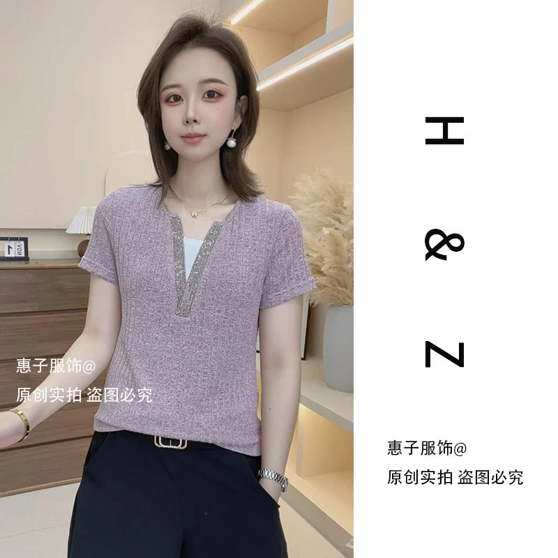 【惠子服饰】秋冬季新款假两件烫钻V领重工正肩T恤女显瘦遮肉上衣