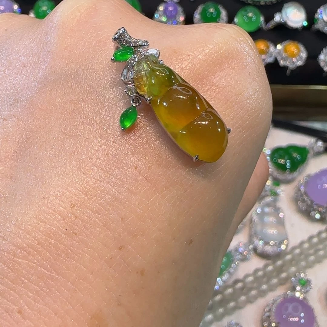 翡翠18K金镶嵌颈饰