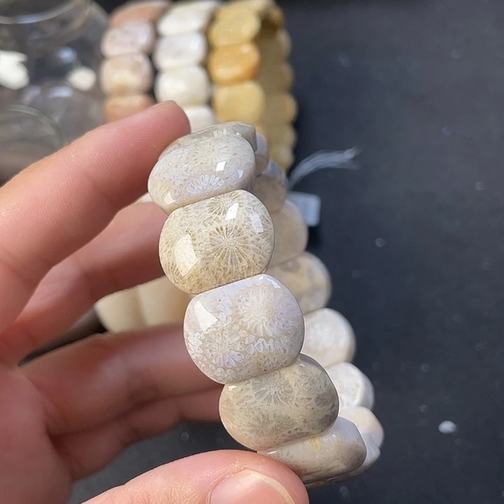 未镶嵌手链硅化珊瑚（珊瑚玉）