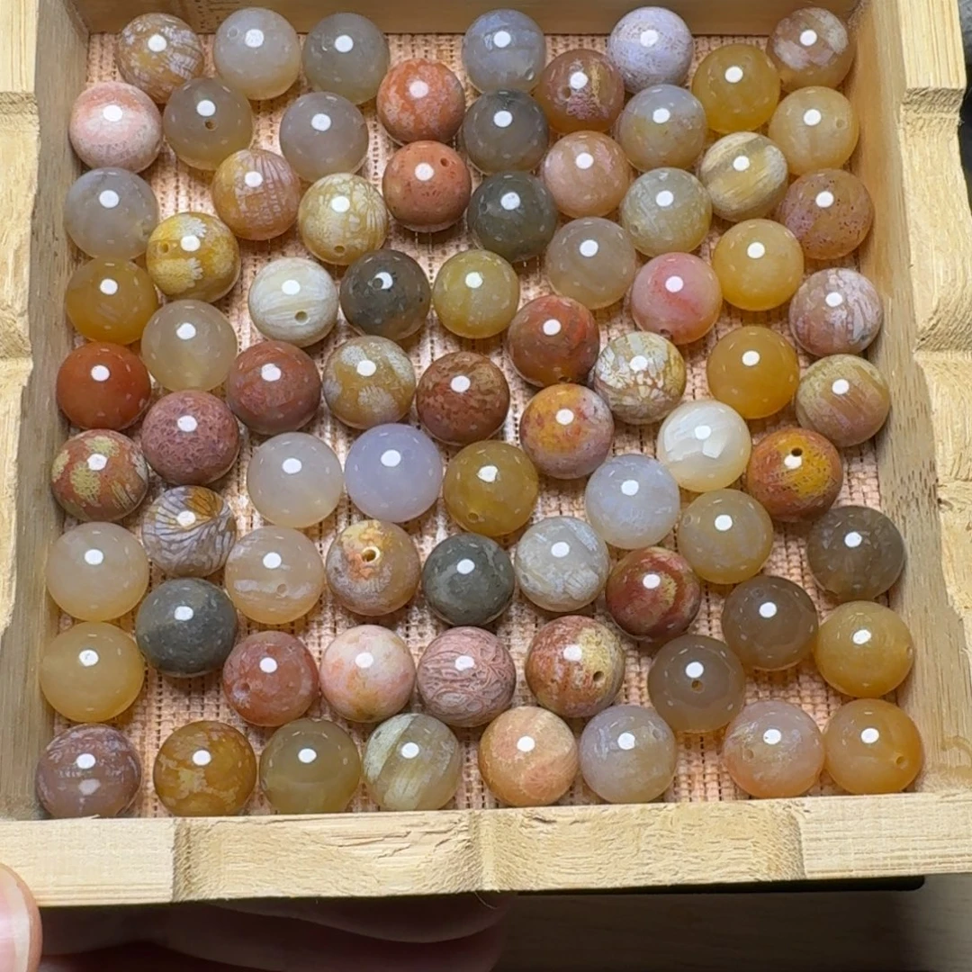 b***b硅化玉未镶嵌精美10咪，120克，4