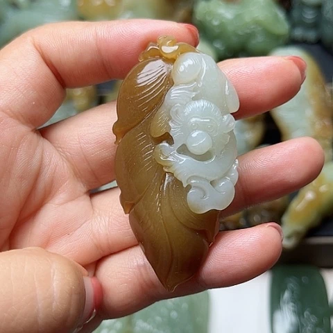 和田玉未镶嵌颈饰s**石