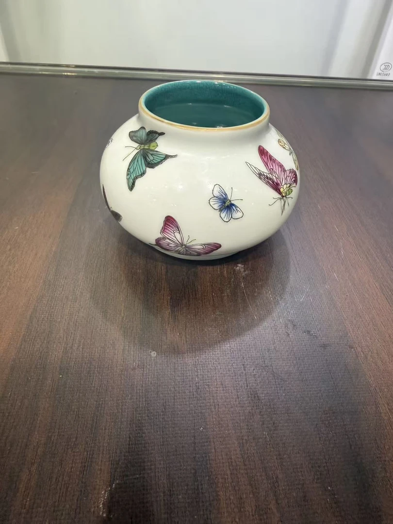 粉彩蝶舞 青釉点睛雅韵罐”