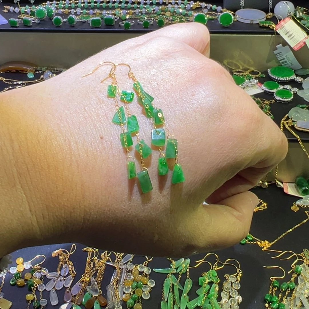 颈饰18K金镶嵌翡翠耳钩