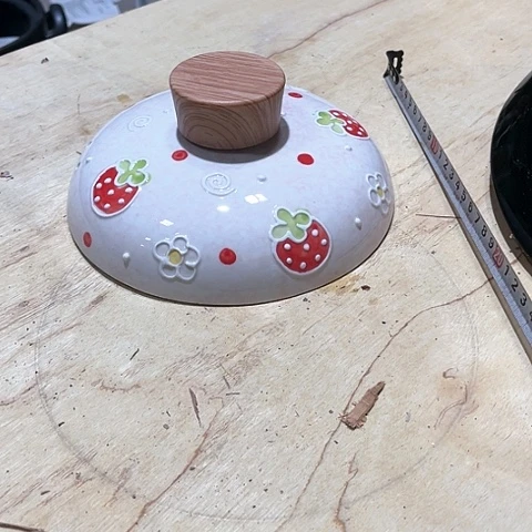 微瑕，不能明火，口径18厘米，草莓盖