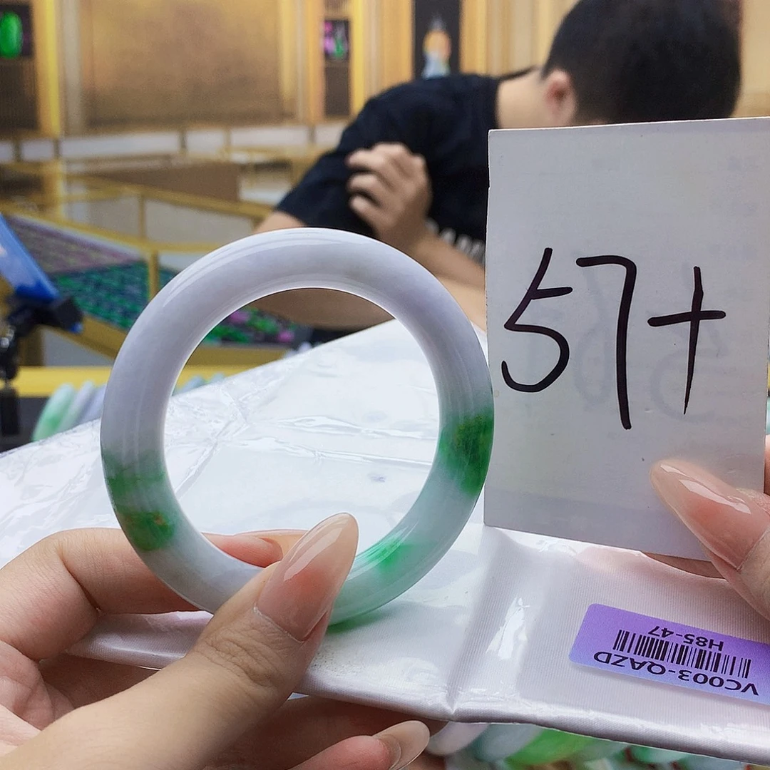 翡翠手镯未镶嵌909……