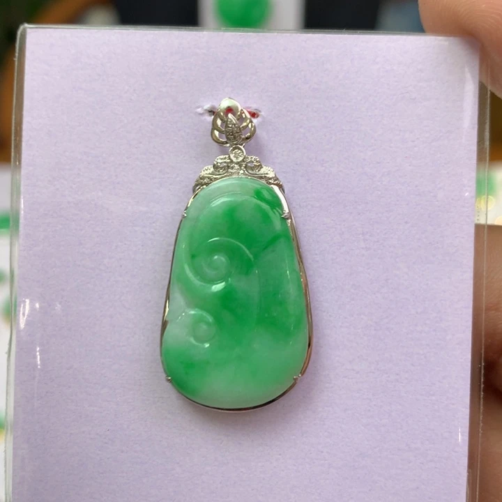 翡翠颈饰18K金镶嵌翡翠