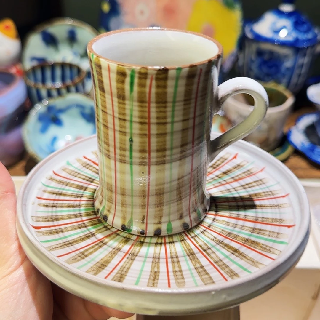 咖啡杯和茶杯也要搭配一些茶