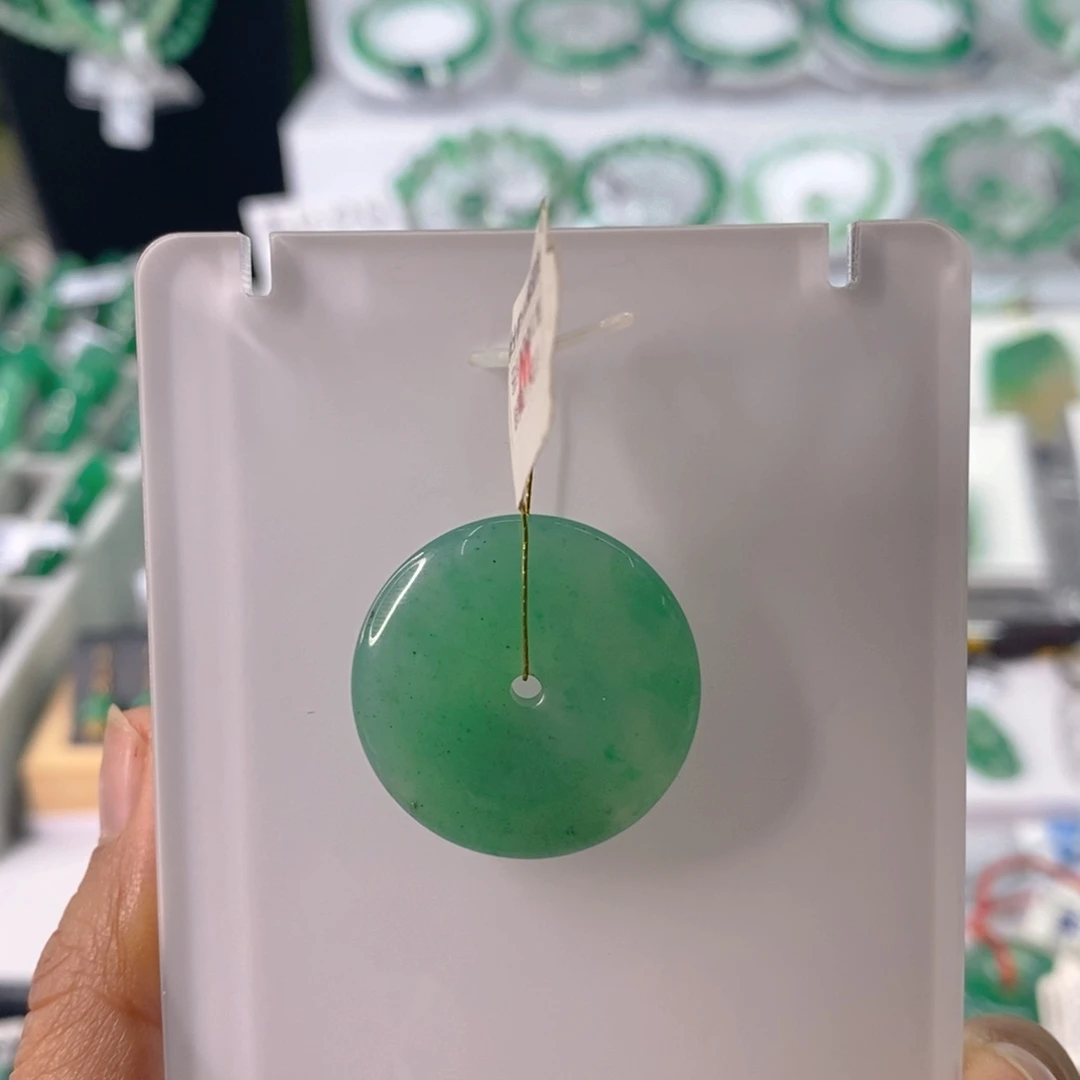 石英质玉未镶嵌颈饰