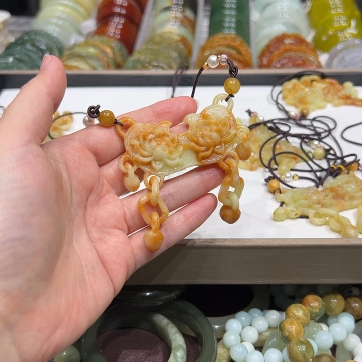 蛇纹石玉合金颈饰