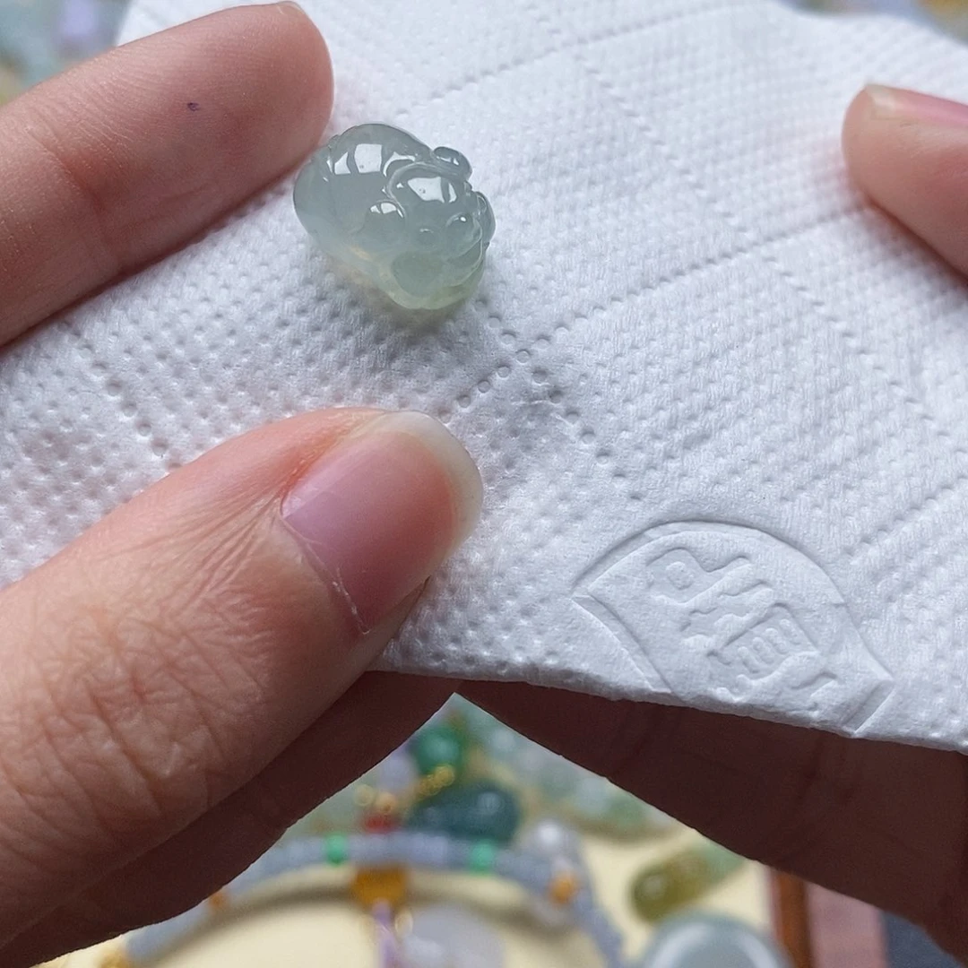 翡翠颈饰未镶嵌闪