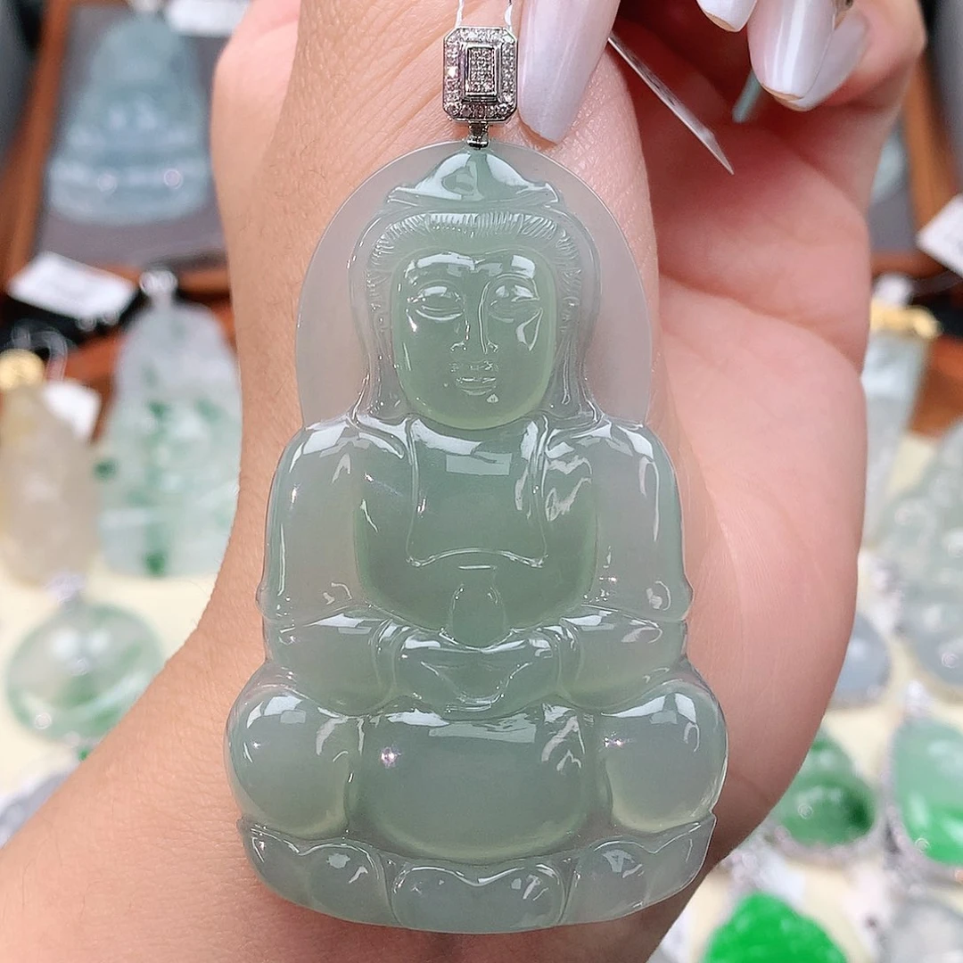 颈饰18K金镶嵌翡翠观音