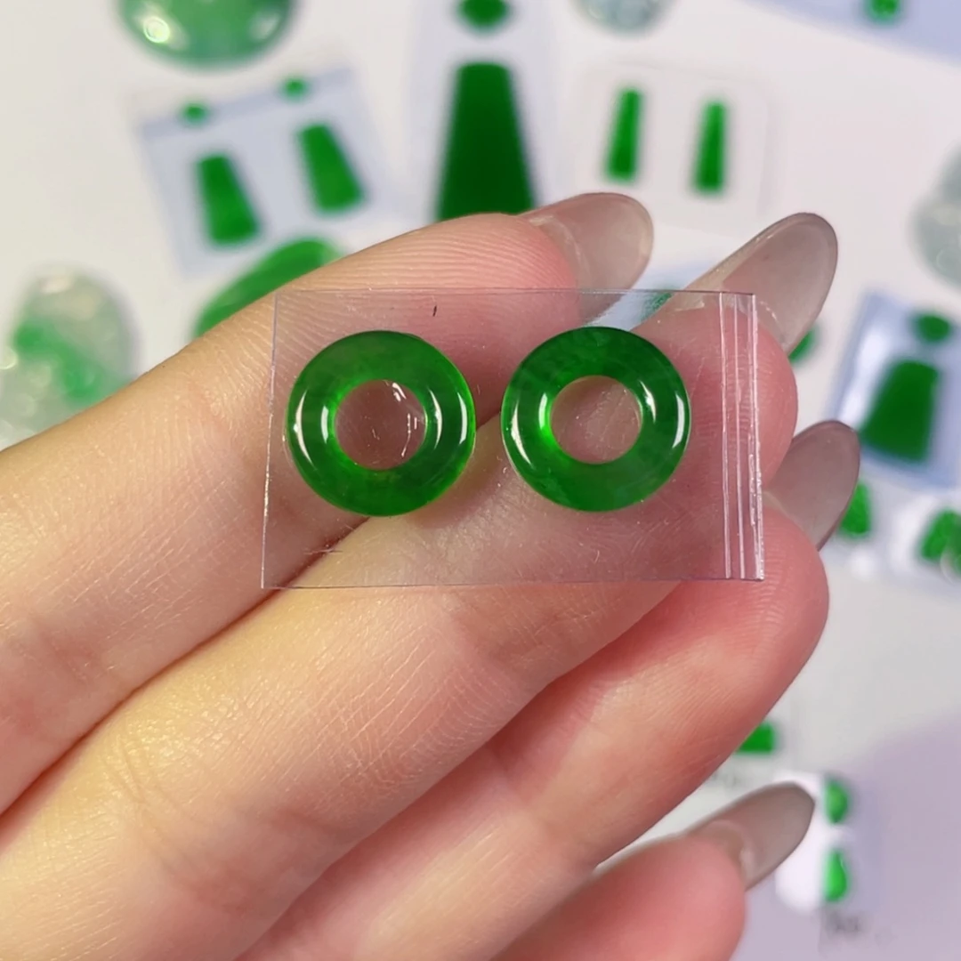 翡翠未镶嵌颈饰裸石