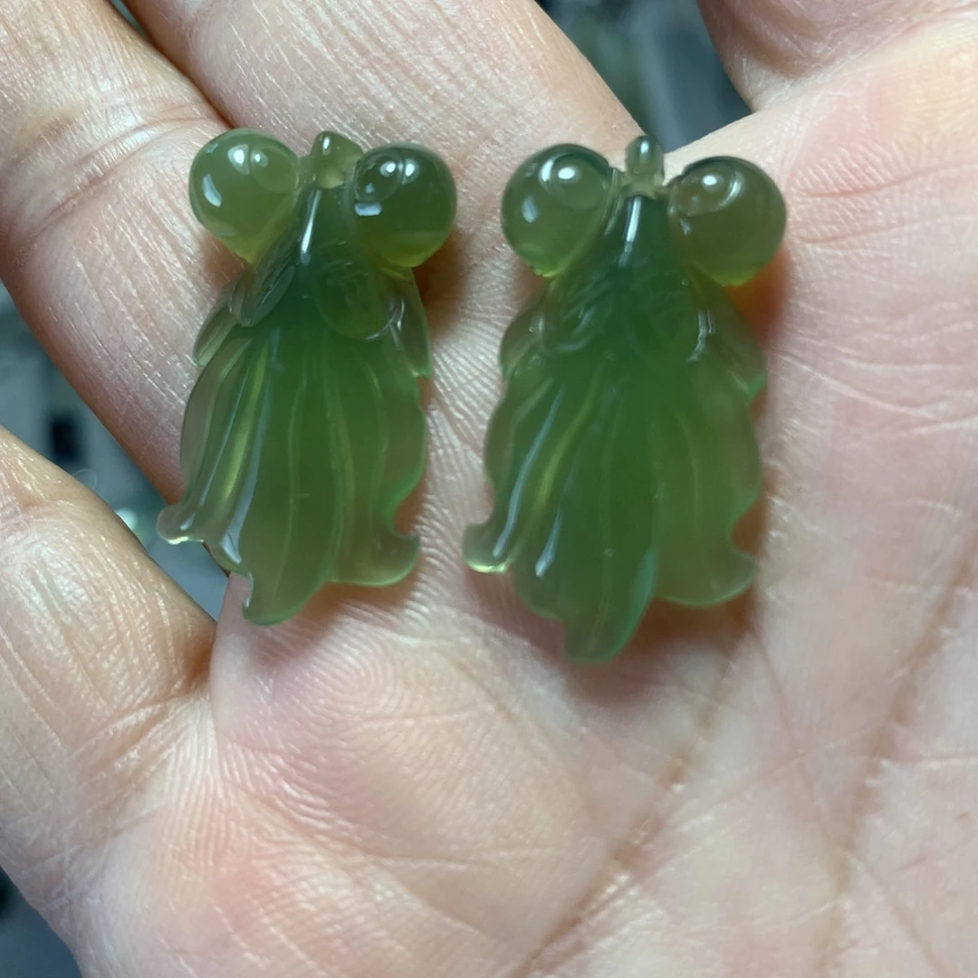 蛇纹石玉耳环未镶嵌