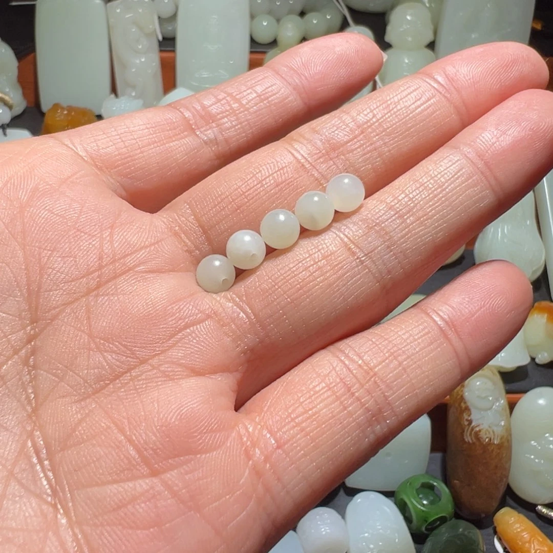 脸***豆和田玉未镶嵌颈饰