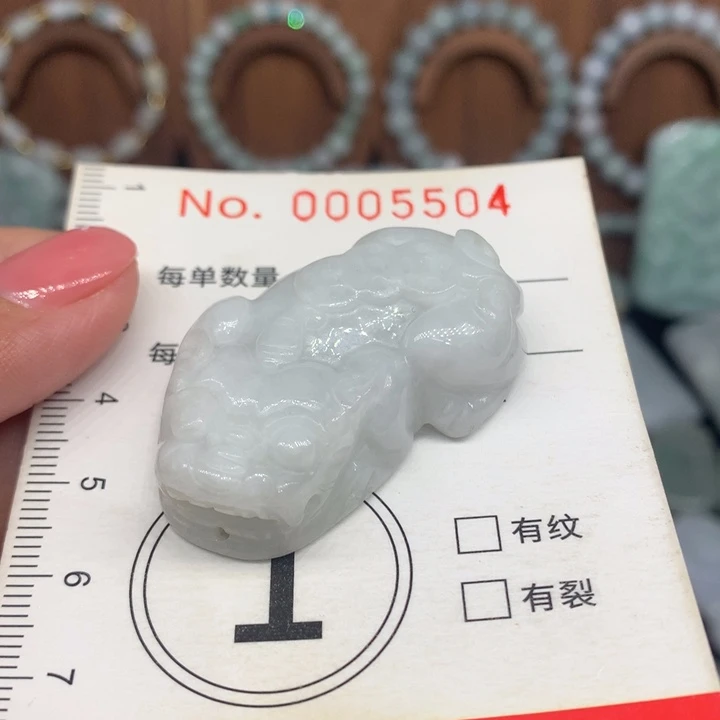 颈饰未镶嵌翡翠微瑕