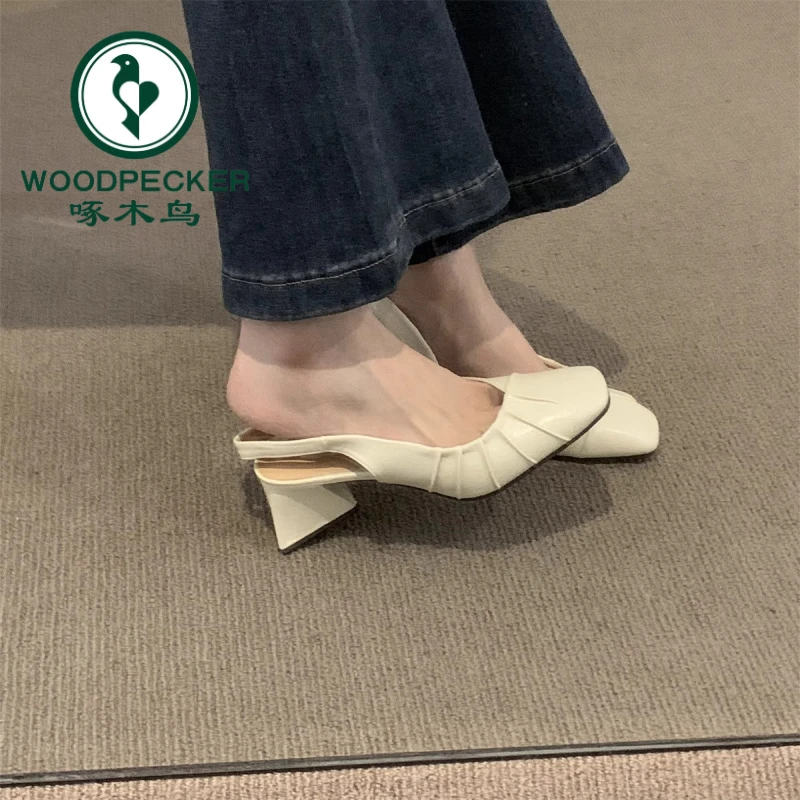 啄木鸟2025春夏新款高跟包头后空凉鞋女鞋粗跟浅口法式温柔风单鞋