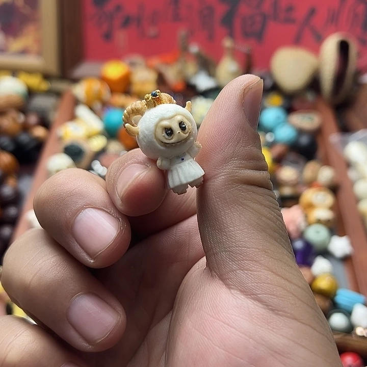 非金属根付山羊拉布布