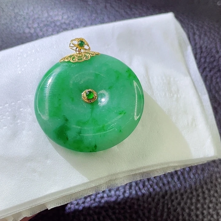 翡翠颈饰18K金镶嵌翡翠