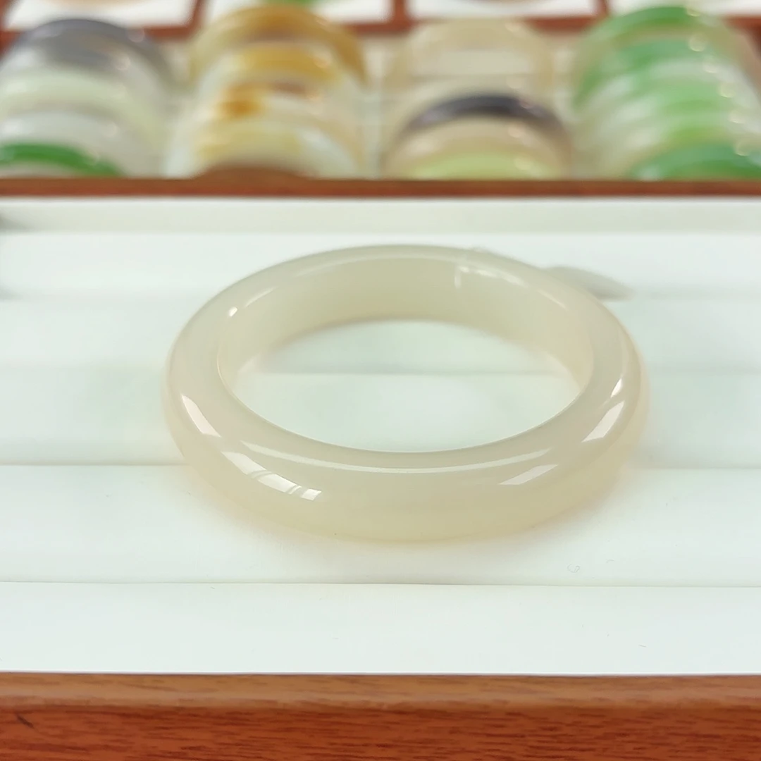 和田玉未镶嵌手镯藕粉 过眼过灯