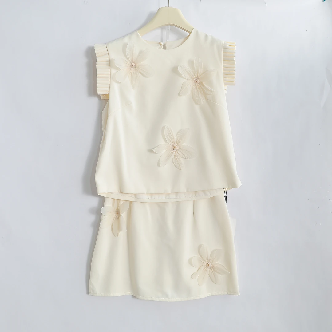 R-8469 轻薄凉爽不闷热！韩版立体花瓣设计感无袖背心两件套装