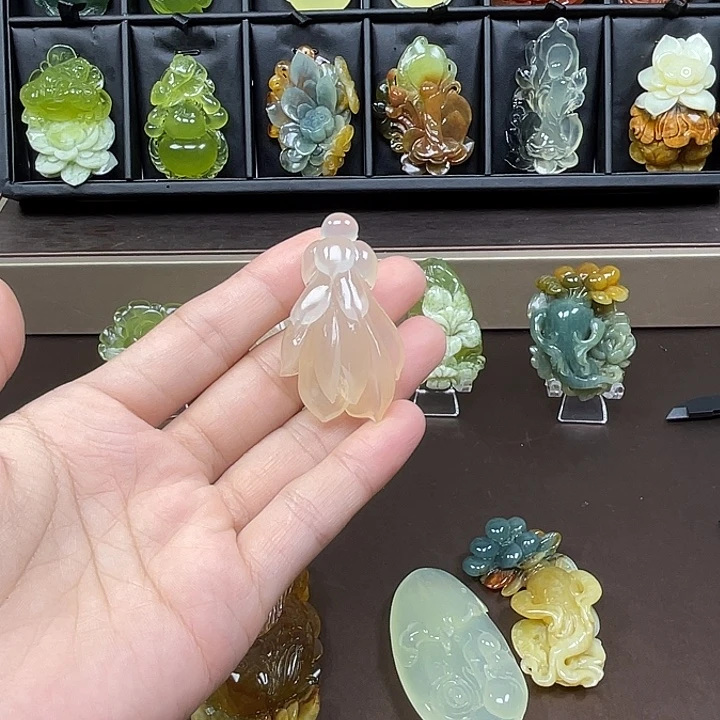 安****未镶嵌蛇纹石玉吊坠(不含链)