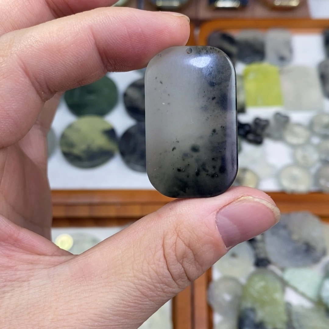 岫玉未镶嵌颈饰岫玉吊坠