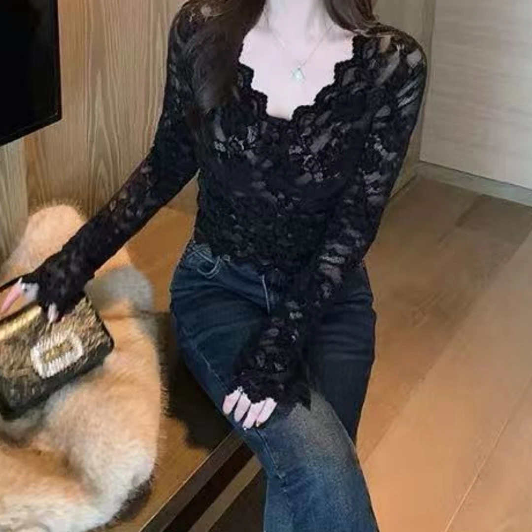 Manmi   镂空蕾丝加绒打底衫  9072