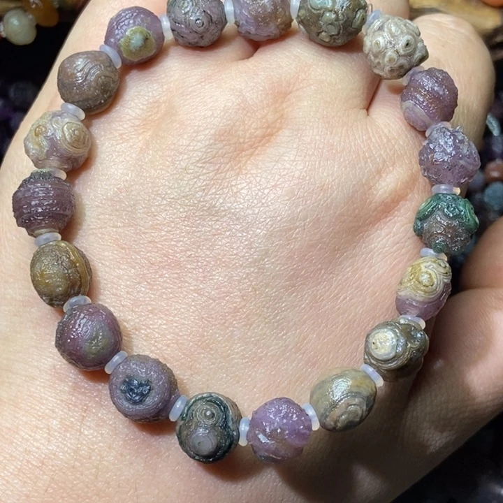 石材阿拉善浮雕眼睛石