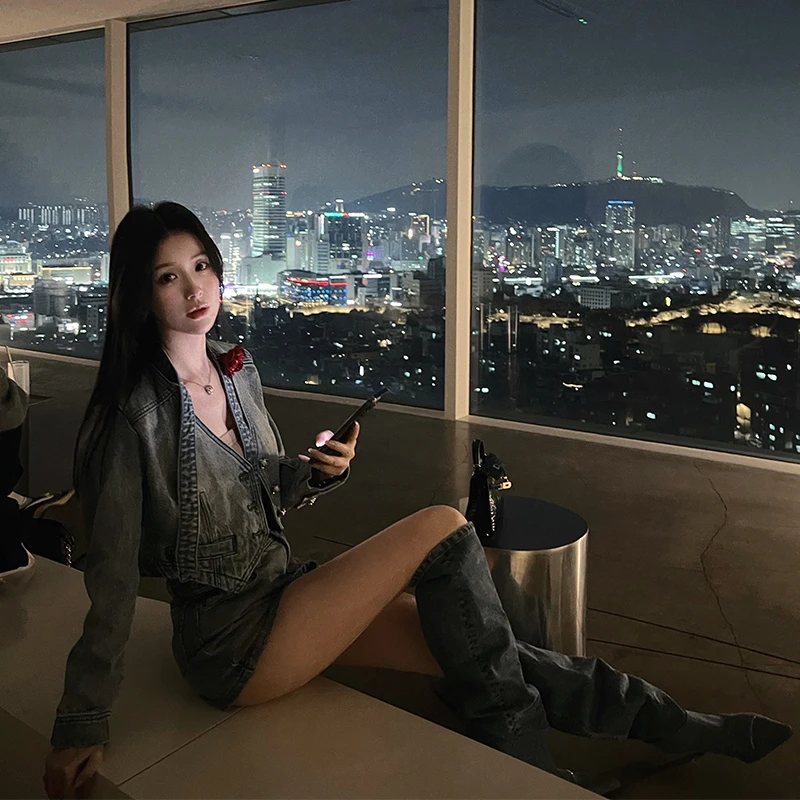 【古早辣妹】天仙同款牛仔V领系带玫瑰花朵外套包臀迷你裙裤套装