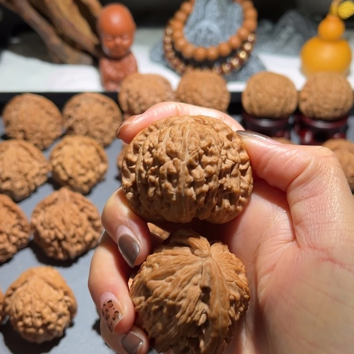 文玩核桃吊坠44白狮子