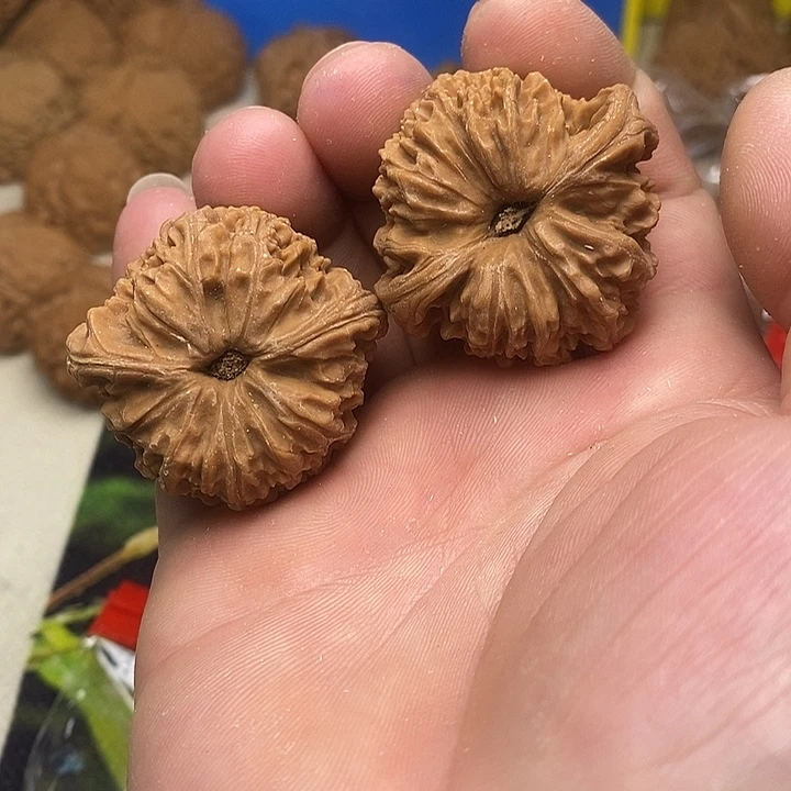 过***人文玩核桃吊坠64.64.64