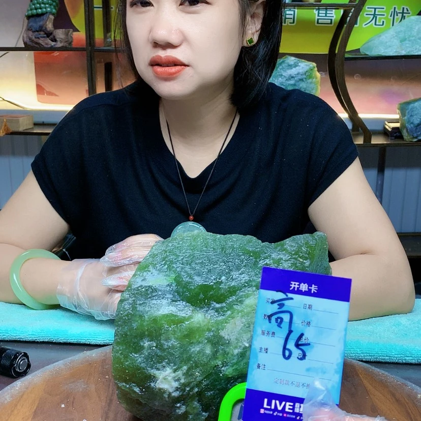 【闪购商品】蛇纹石玉未镶嵌原石闲**水