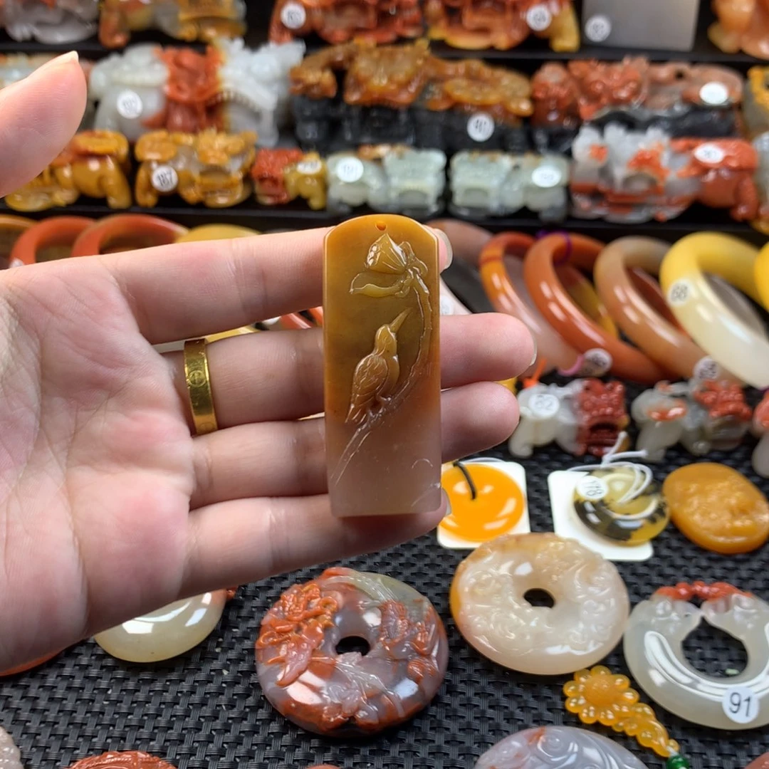 石英质玉(黄龙玉)未镶嵌挂件