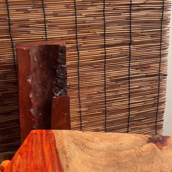 刘***哥大叶紫檀（黑酸枝木类）