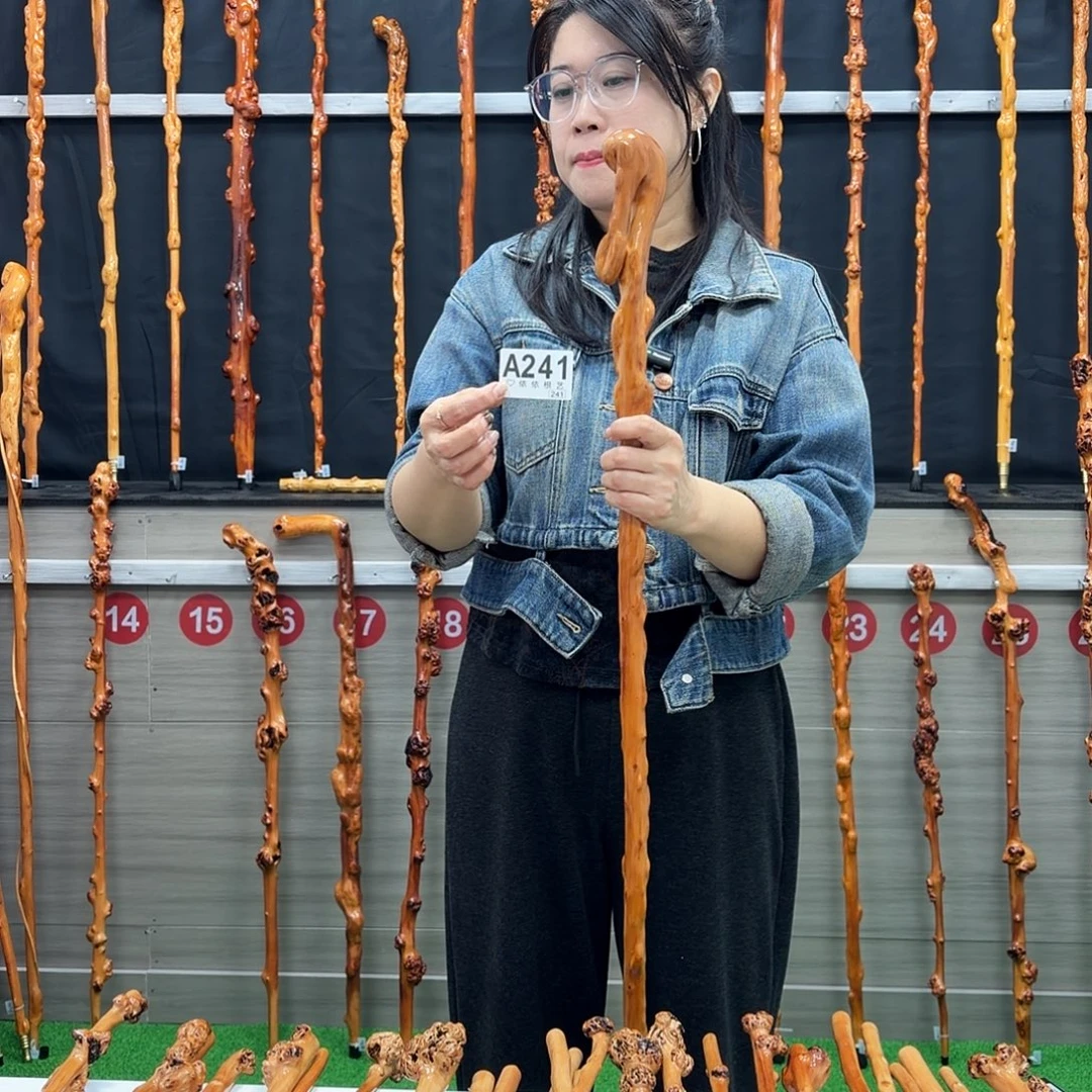 吉***意黑果木拐杖手把件241