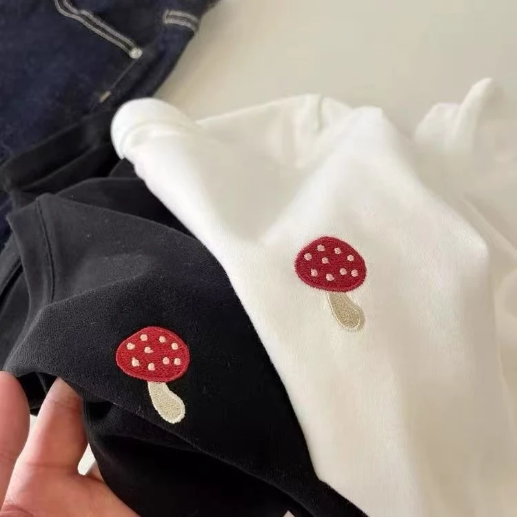 /蘑菇/简约刺绣圆领松弛感长袖T恤 衣长57 胸围47 JH07